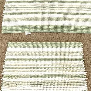 2 MATCHING BATHROOM FLOOR MATS MEDIUM & LARGE.